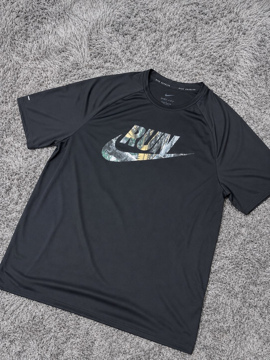 Nike Dri-FIT RUN Men's Graphic Running T-Shirt – Black – S/M/L